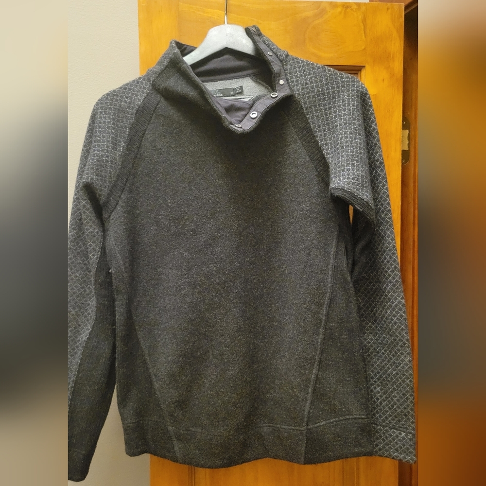 Prana yoga sweater medium